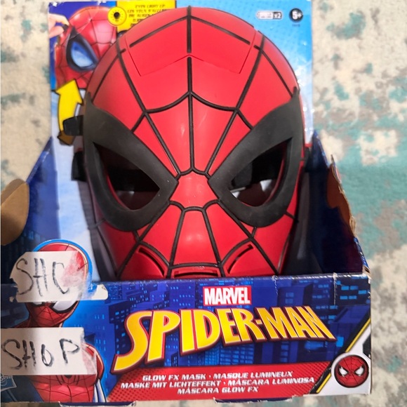 Marvel Spider-Man Glow FX Mask - Picture 3 of 3